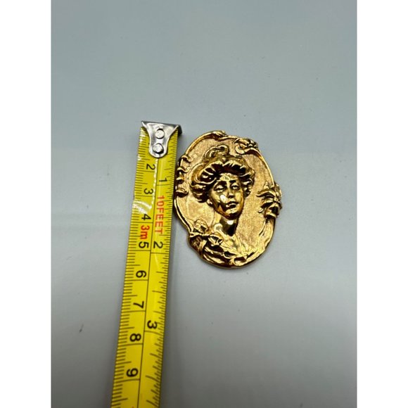 Gibson Girl Dimensional Repousse Gold Tone Art Nouveau Victorian Inspired Brooch - Picture 6 of 6